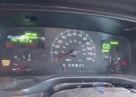 2000 Lincoln Town Car Signature из США, поврежденный, VIN 1LNHM82W3YY902724